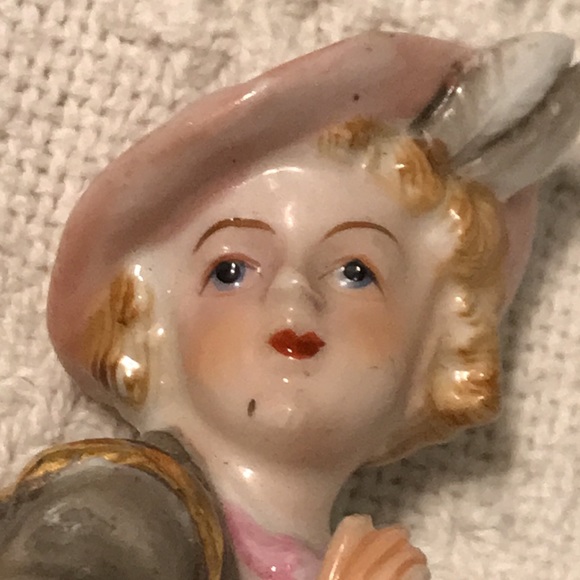 Lady & a basket of fruit figurine - Picture 7 of 11